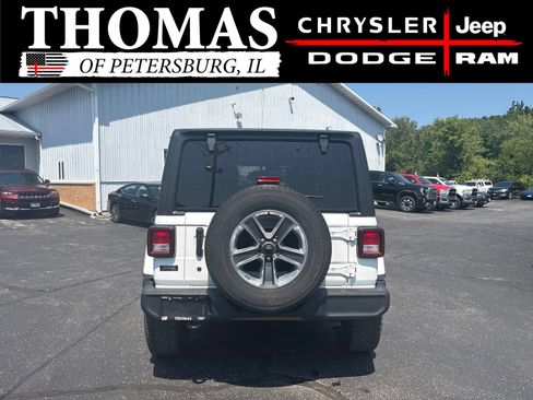 Used 2019 Jeep Wrangler Unlimited Sahara AWD/4WD image 5