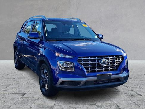Used 2023 Hyundai Venue Limited image 1