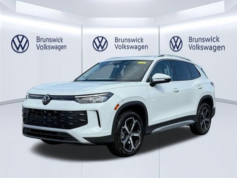 New 2026 Volkswagen Tiguan SE AWD/4WD image 1