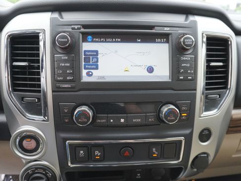 Used 2017 Nissan Titan SL AWD/4WD image 16