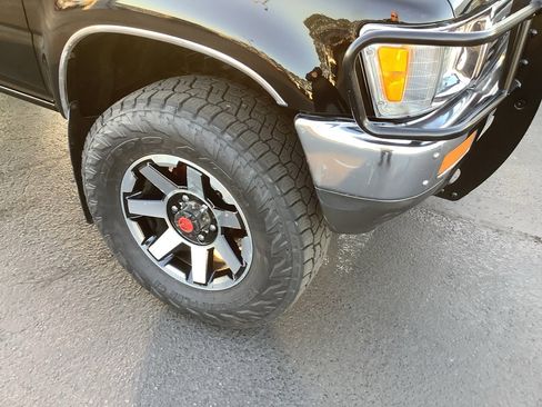 Used 1989 Toyota Pickup Deluxe image 9