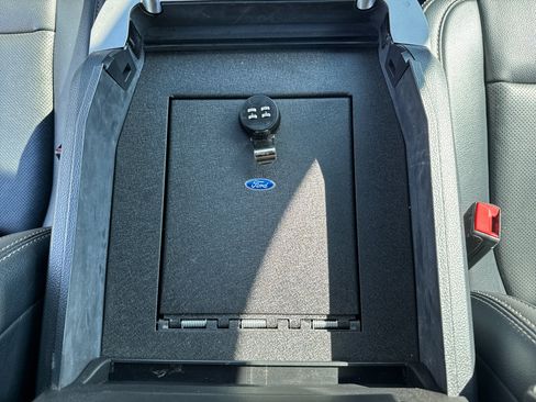 Used 2022 Ford F250 Lariat w/ Lariat Ultimate Package AWD/4WD image 28