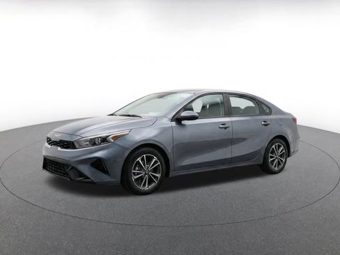 Used 2024 Kia Forte LXS FWD image 3