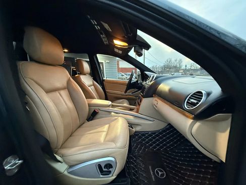 Used 2012 Mercedes-Benz GL 550 4MATIC image 30