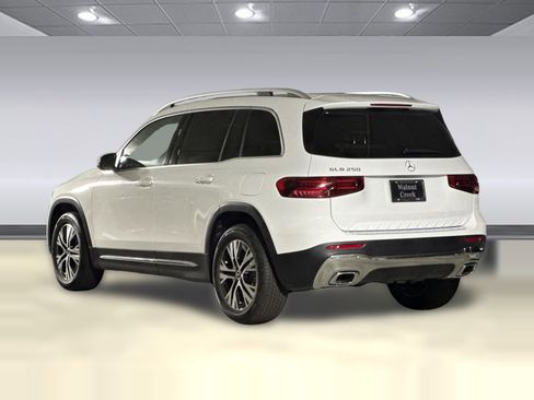 Used 2026 Mercedes-Benz GLB 250 image 3