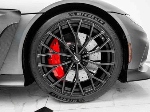 Used 2023 Aston Martin V12 Vantage Roadster image 41