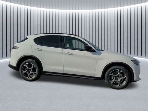 New 2025 Alfa Romeo Stelvio Sprint image 3