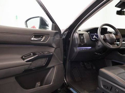New 2026 Nissan Pathfinder Platinum w/ Cargo Package AWD/4WD image 9