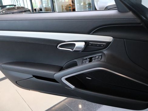 Used 2022 Porsche 718 Boxster RWD image 27