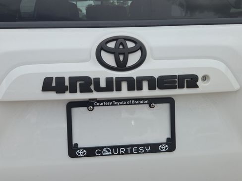 Used 2019 Toyota 4Runner SR5 AWD/4WD image 30