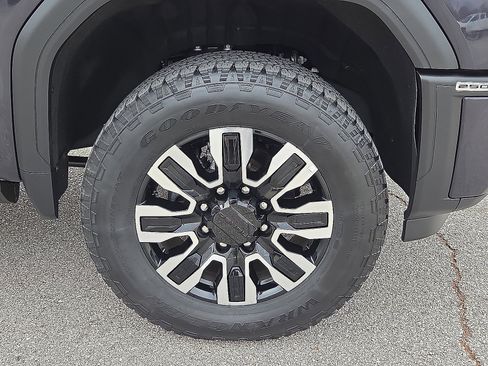 Used 2025 GMC Sierra 2500 Denali Ultimate image 7