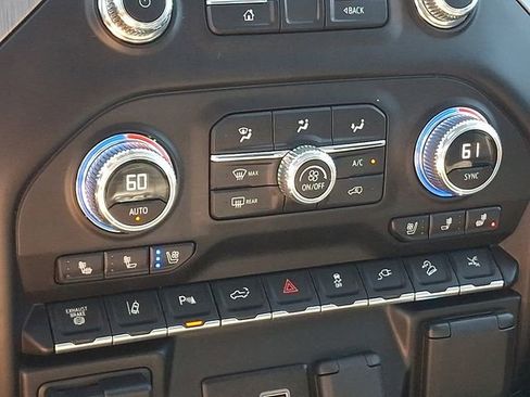 Certified 2023 GMC Sierra 2500 Denali w/ Denali Ultimate Package AWD/4WD image 18