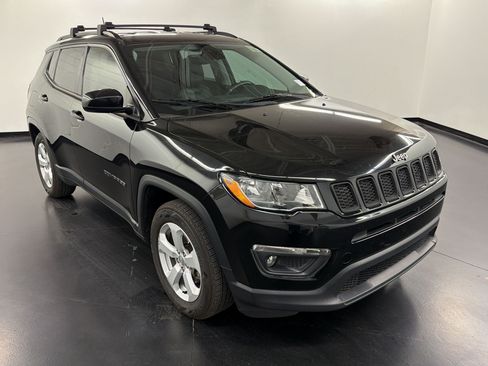 Used 2017 Jeep Compass Latitude w/ Safe & Security Group FWD image 7