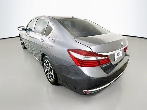 Used 2017 Honda Accord EX image 7