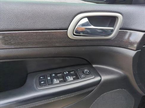Used 2018 Jeep Grand Cherokee Altitude AWD/4WD image 13
