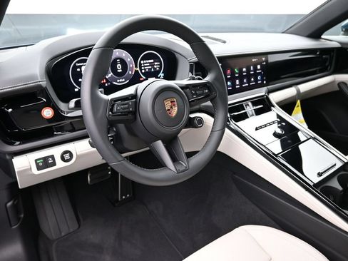 Certified 2025 Porsche Panamera image 4