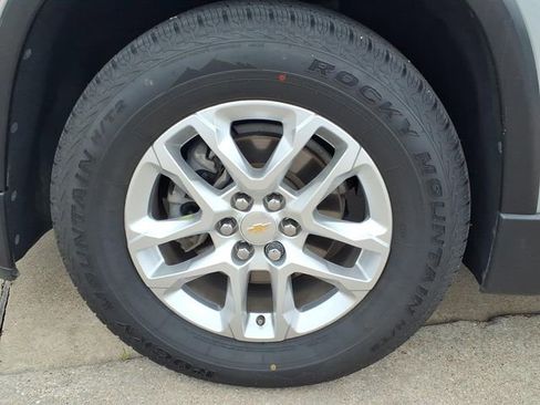 Used 2023 Chevrolet Traverse LS w/ Safety Package FWD image 7