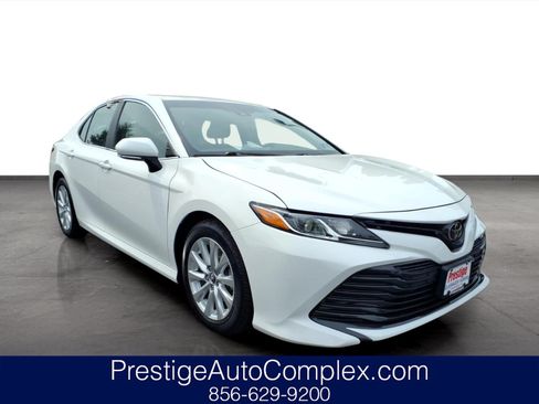 Used 2018 Toyota Camry LE w/ Convenience Package FWD image 1