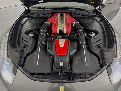 Used 2015 Ferrari FF image 32
