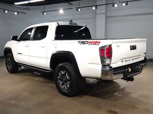 Used 2022 Toyota Tacoma TRD Off-Road AWD/4WD image 5