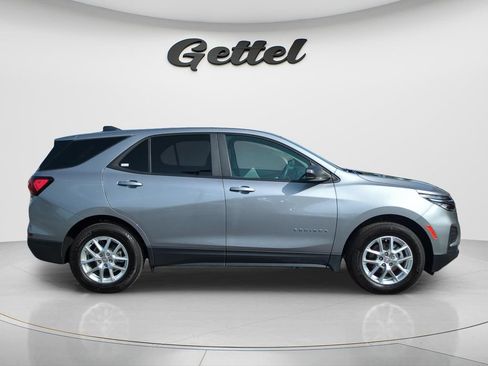 Used 2023 Chevrolet Equinox LS w/ LS Convenience Package FWD image 4