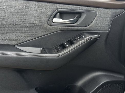 Used 2022 Nissan Rogue SV image 24