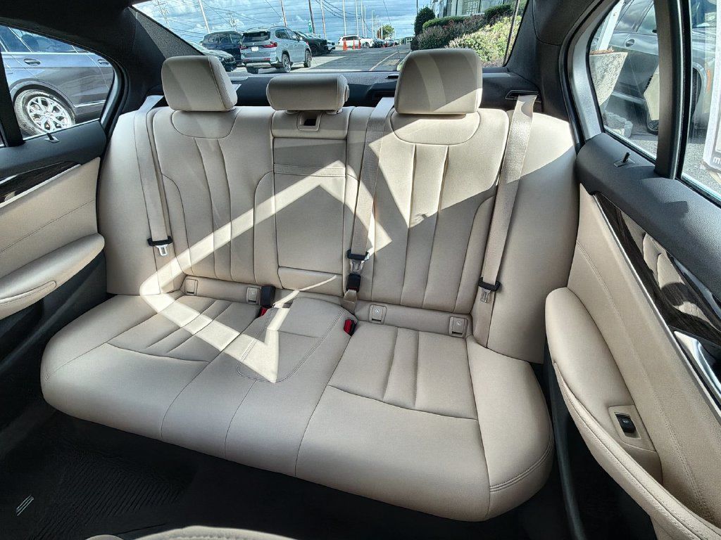 Used 2019 BMW 530i xDrive w/ Convenience Package AWD/4WD image 21