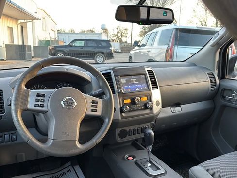 Used 2021 Nissan Frontier SV w/ Midnight Edition Floor Mats image 14