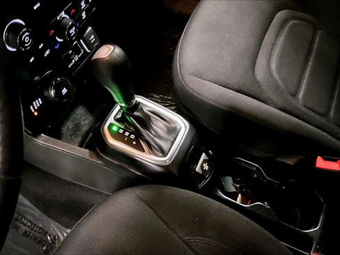 Used 2020 Jeep Renegade Latitude w/ Cold Weather Group image 16