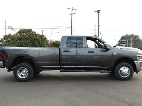 New 2026 RAM 3500 Tradesman AWD/4WD image 4
