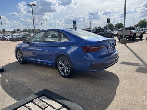 Used 2024 Volkswagen Jetta SE image 4