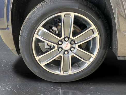 Used 2019 GMC Acadia Denali w/ Technology Package AWD/4WD image 29