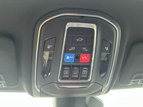 New 2025 Jeep Grand Cherokee Limited w/ Luxury Tech Group II AWD/4WD image 25