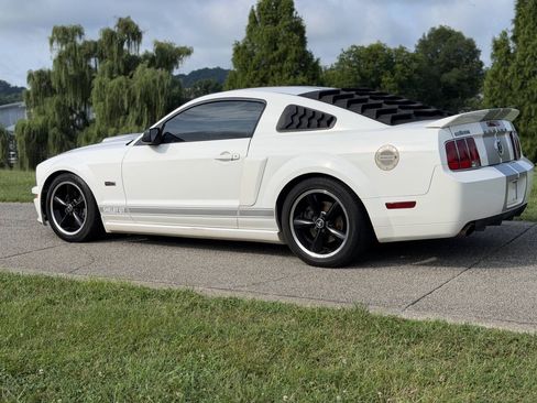 Used 2007 Ford Mustang GT RWD image 3