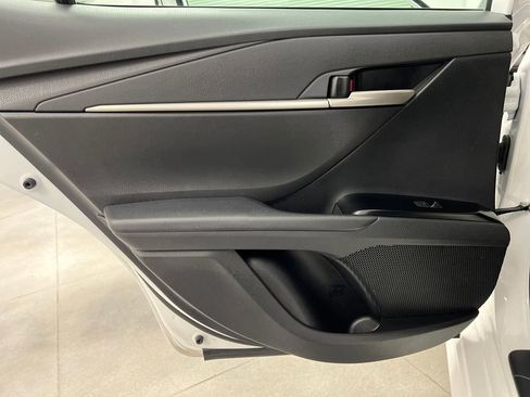 Used 2025 Toyota Camry SE image 14