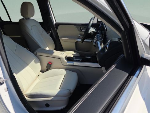 Used 2021 Mercedes-Benz GLB 250 image 22