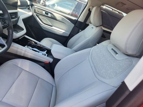 Used 2025 Ford Explorer Platinum w/ Ultimate Package AWD/4WD image 13