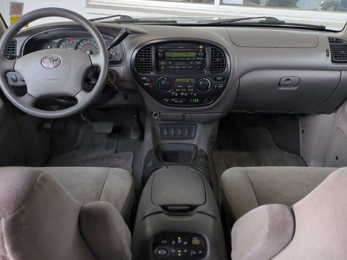 Used 2005 Toyota Sequoia SR5 AWD/4WD image 14