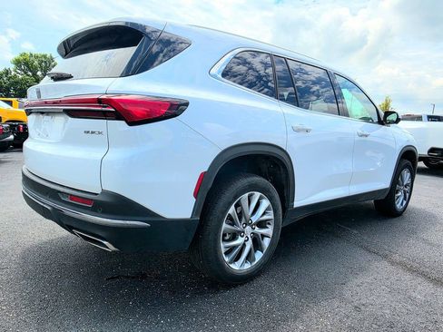 Used 2025 Buick Enclave Preferred AWD/4WD image 12