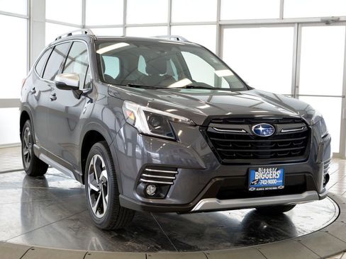 Used 2023 Subaru Forester Touring image 2