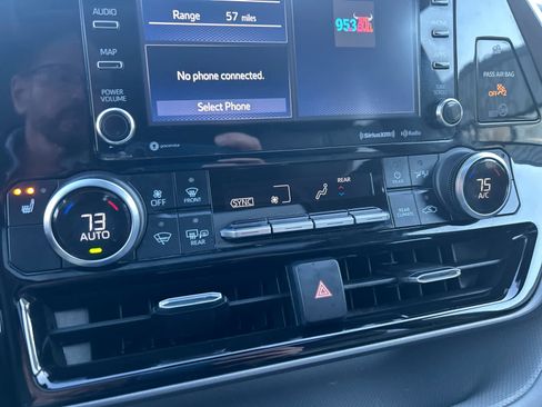 Used 2022 Toyota Highlander XLE image 30