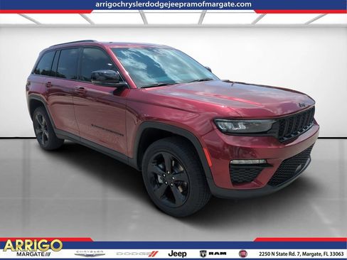 Used 2023 Jeep Grand Cherokee Limited w/ Black Appearance Package RWD image 1
