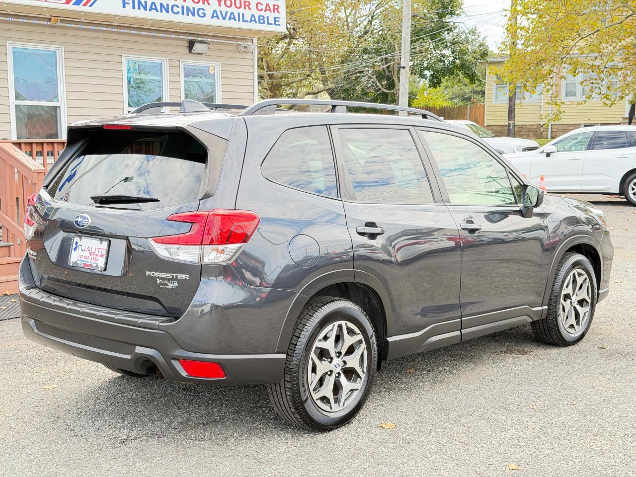 Used 2019 Subaru Forester Premium AWD/4WD image 4