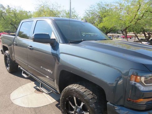 Used 2018 Chevrolet Silverado 1500 LT w/ All Star Edition AWD/4WD image 9