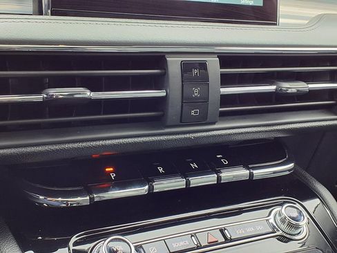 Used 2022 Lincoln Corsair AWD w/ Premium Package image 14