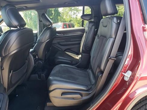 Used 2023 Jeep Grand Cherokee L Laredo AWD/4WD image 12