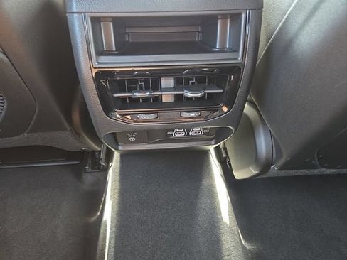 Used 2025 Jeep Grand Cherokee Laredo w/ Luxury Tech Group I AWD/4WD image 11
