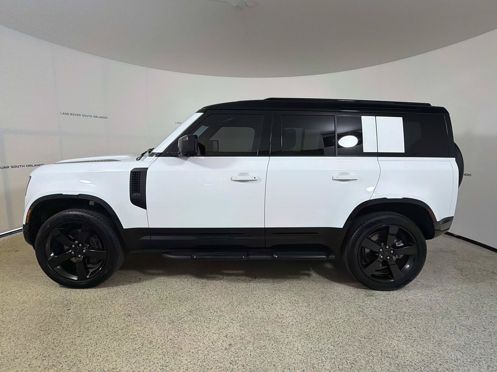 Used 2026 Land Rover Defender 110 X-Dynamic SE AWD/4WD image 2