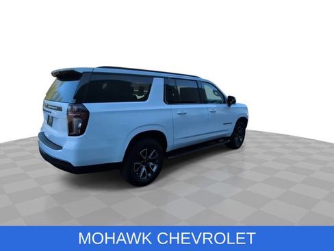 Used 2024 Chevrolet Suburban Z71 w/ Luxury Package AWD/4WD image 9