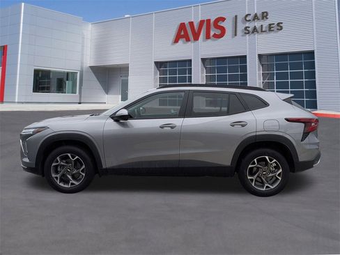 Used 2025 Chevrolet Trax LT w/ LT Convenience Package image 10